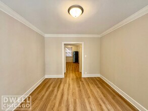 2327 N Spaulding Ave, Unit 1 in Chicago, IL - Foto de edificio - Building Photo