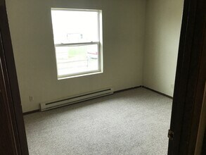 308 Sunrise Dr in Belfield, ND - Building Photo - Building Photo