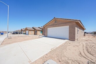 4643 S Desert Willow Wy in Yuma, AZ - Foto de edificio - Building Photo