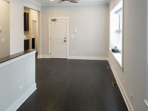 1952 W Nelson St, Unit 1W in Chicago, IL - Building Photo - Building Photo