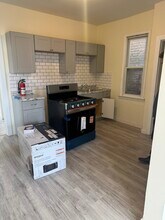 216 Harrison Ave, Unit Second Floor Unit in Lodi, NJ - Foto de edificio - Building Photo