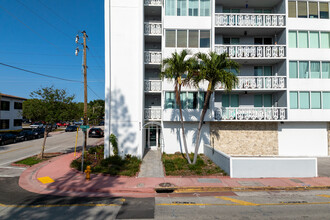 Harding Hall Condominium in Miami Beach, FL - Building Photo - Building Photo