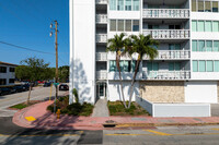 Harding Hall Condominium in Miami Beach, FL - Foto de edificio - Building Photo