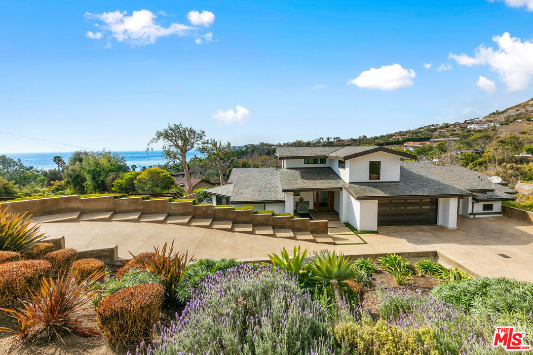 27091 Sea Vista Dr in Malibu, CA - Foto de edificio