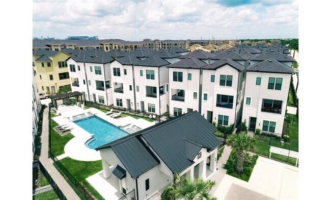 2802 Grand Fountains Dr in Houston, TX - Building Photo - Building Photo