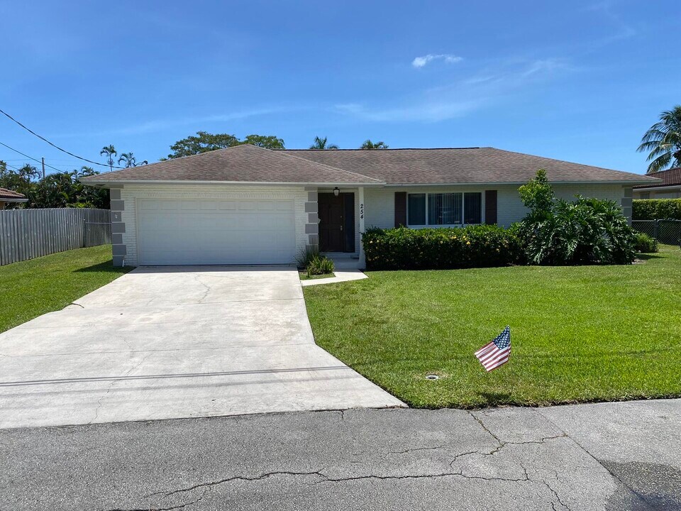 254 NW 11th Ave in Boca Raton, FL - Building Photo