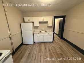 60 Fort Pleasant Ave in Springfield, MA - Building Photo - Building Photo