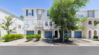 522 Wheaton Trent Pl in Tampa, FL - Building Photo