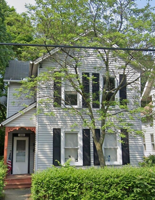 property at 1432 E 52nd St