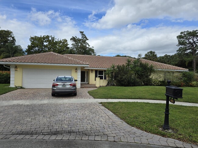 6935 Corto Cir in Boca Raton, FL - Building Photo - Building Photo