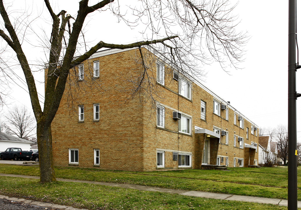 Puritas Apartments in Cleveland, OH - Building Photo