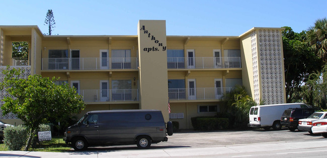 1229 S Ocean Blvd in Pompano Beach, FL - Building Photo - Building Photo