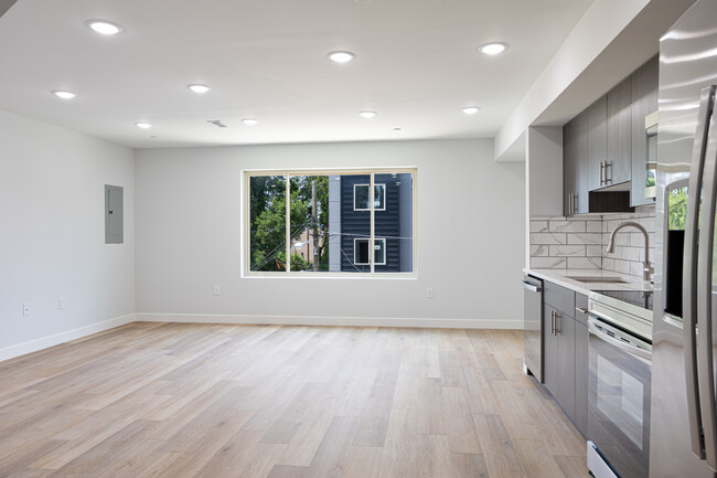 645 N Brooklyn St in Philadelphia, PA - Building Photo - Interior Photo