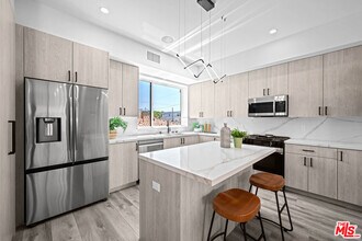 1957 1/2 S Preuss Rd in Los Angeles, CA - Building Photo - Building Photo