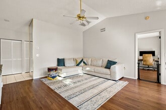 8006 Picketts Ct in Spring Hill, FL - Building Photo - Building Photo