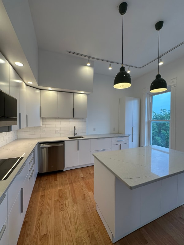 property at 204 W Washington St