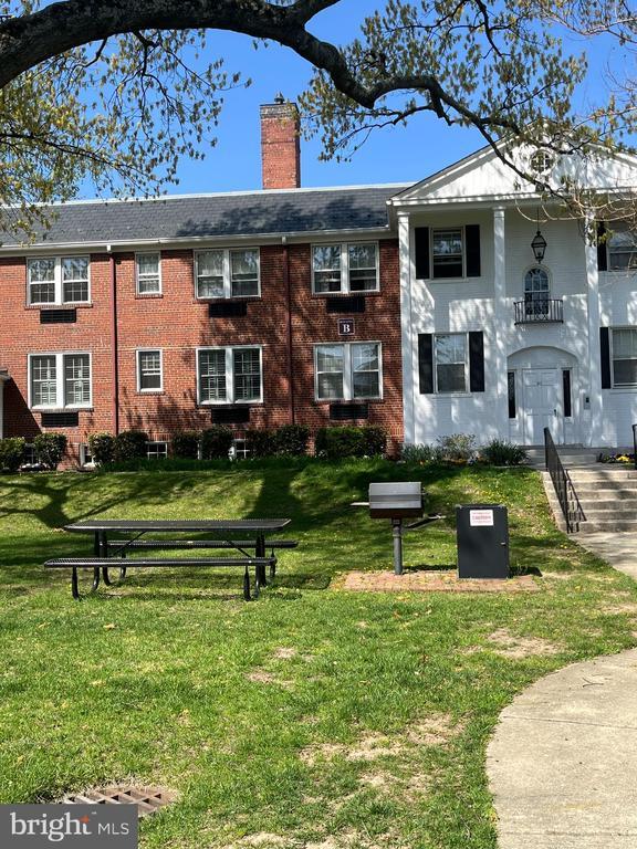 property at 715 S Washington St