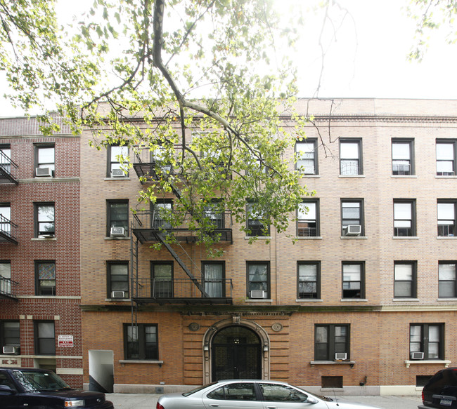 30-35 34th St in Astoria, NY - Foto de edificio - Building Photo