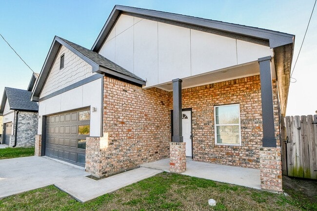 8132 Sunbury St in Houston, TX - Building Photo - Building Photo