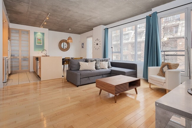 326 Rue De la Gauchetière O in Montréal, QC - Building Photo - Building Photo