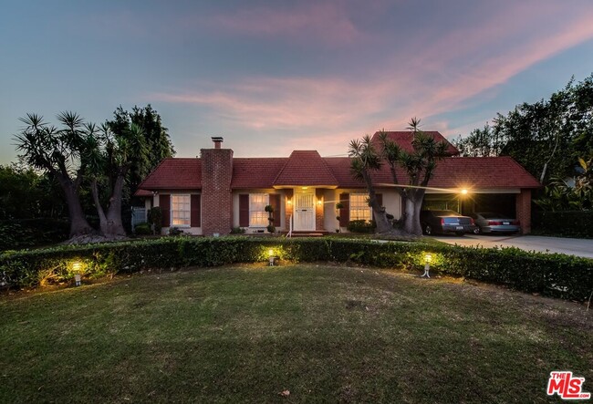 property at 525 N Rexford Dr