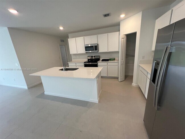 693 Carlyle Wy in Fort Pierce, FL - Building Photo - Building Photo