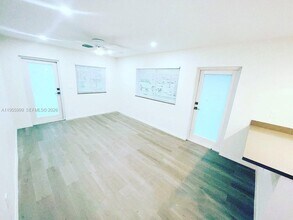 7128 SW 22nd St in Miami, FL - Building Photo - Building Photo