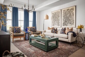 The Louise in Arlington, TX - Foto de edificio - Building Photo