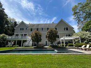 30 Hitchcock Road in Westport, CT - Building Photo - Building Photo