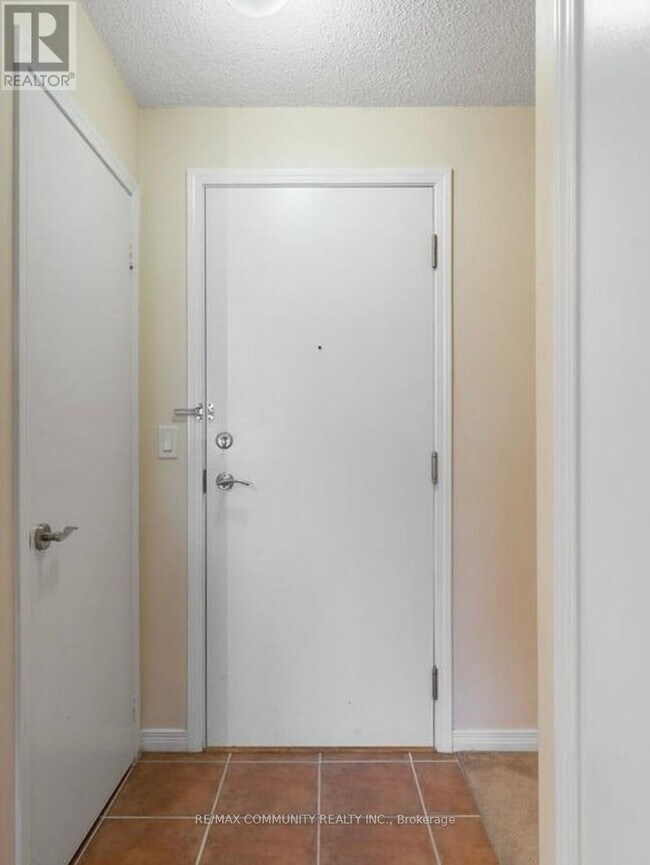 3650 Kingston Rd in Toronto, ON - Building Photo - Building Photo