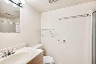 3001 4th Ave W in Seattle, WA - Building Photo - Building Photo