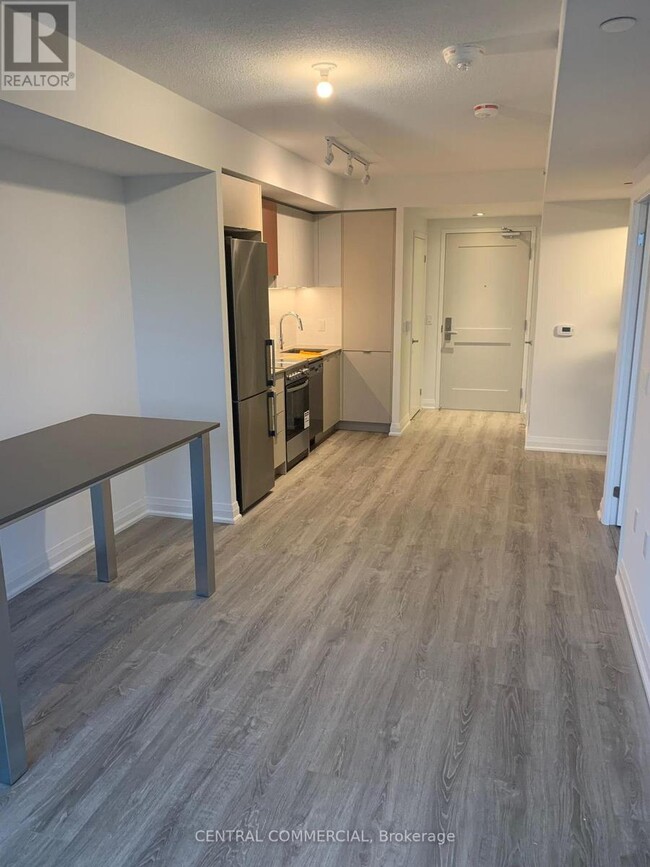 10-410 Gibbs Rd in Toronto, ON - Building Photo - Building Photo
