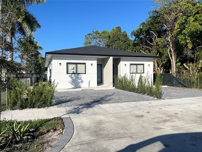 119 NW 5th Ave in Hallandale Beach, FL - Foto de edificio - Building Photo