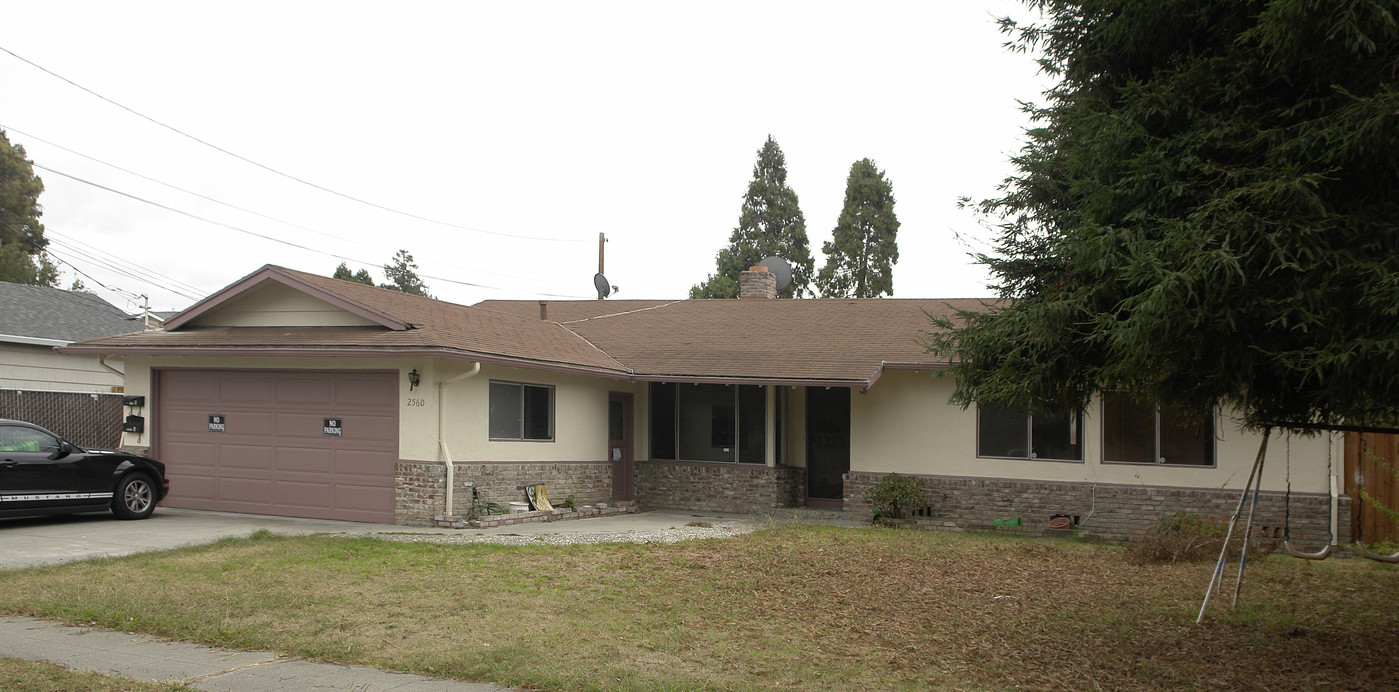 2560 W Avenue 133rd in San Leandro, CA - Building Photo