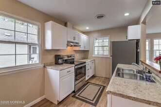 8B Maplewood Dr in Manchester Township, NJ - Building Photo - Building Photo
