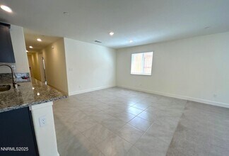 904 Cascade Range Dr in Sparks, NV - Building Photo - Building Photo