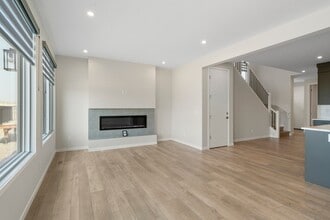 47 Royston Way NW in Calgary, AB - Building Photo - Building Photo