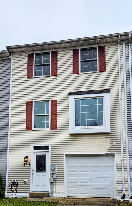 5717 Chase Ct in Frederick, MD - Building Photo