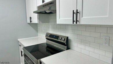 1 Claridge Dr in Verona, NJ - Building Photo - Building Photo