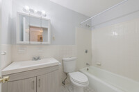 Les Chateaux Apartments in Warwick, RI - Building Photo - Interior Photo