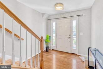 8261 Heritage Crossing Ct in Manassas, VA - Foto de edificio - Building Photo
