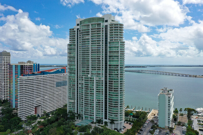 Santa Maria in Miami, FL - Foto de edificio - Building Photo