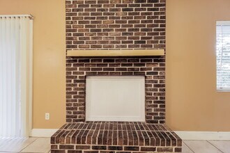 647 Redwood Dr in Winter Springs, FL - Foto de edificio - Building Photo