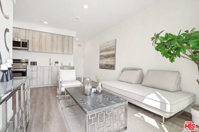 222 N Alvarado St in Los Angeles, CA - Building Photo - Building Photo