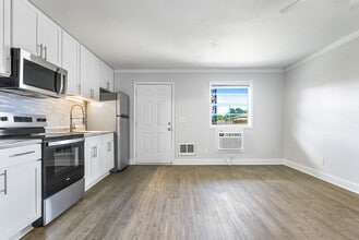 Edgewater Apartments in Savannah, GA - Building Photo - Building Photo