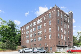 Charleston Court in Birmingham, AL - Building Photo - Interior Photo