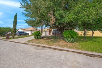 10111 Woodico Dr in Houston, TX - Building Photo - Building Photo