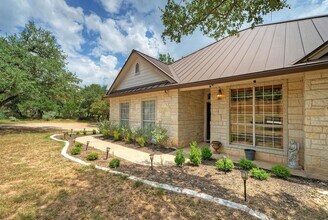 1021 Westland Ridge Rd in Dripping Springs, TX - Building Photo - Building Photo