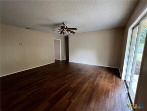 1665 Driftwood Dr in Seguin, TX - Building Photo - Building Photo