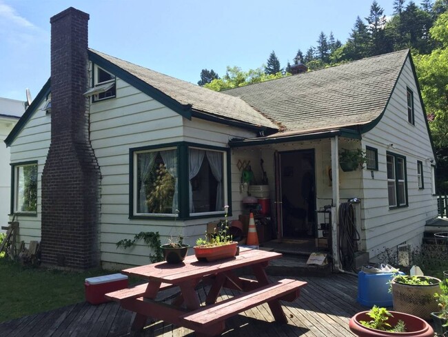property at 800 High St